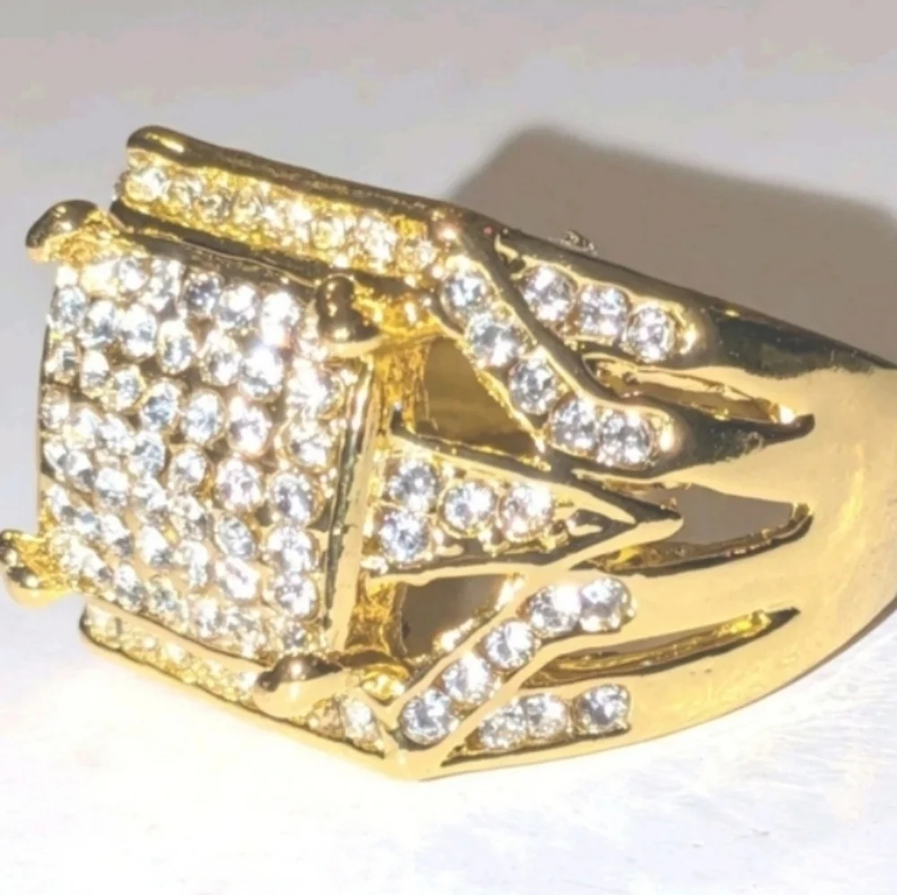Elegant Gold Colored Men's Ring